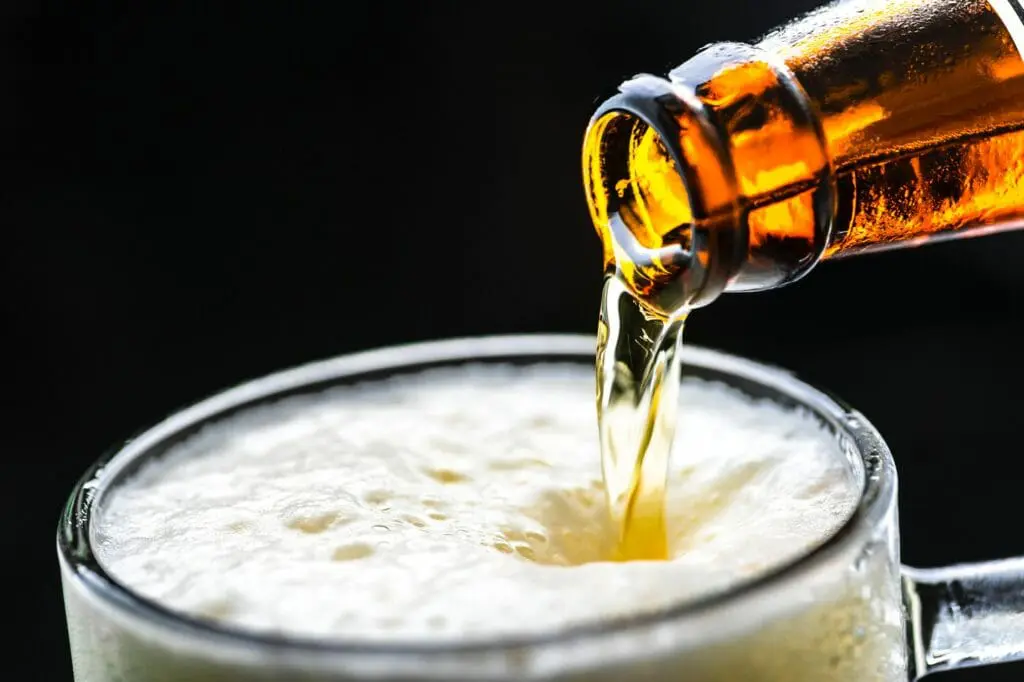 Bartender Charged Misdemeanor and Arrested for Serving Drunk Driver Alcohol beer
