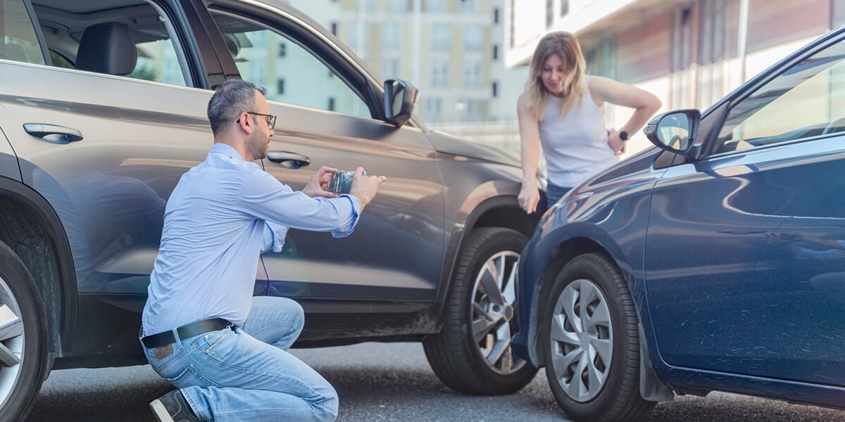 When Should You Consider an Insurance Company Settlement? 01 How to Deal With Insurance Companies rev1